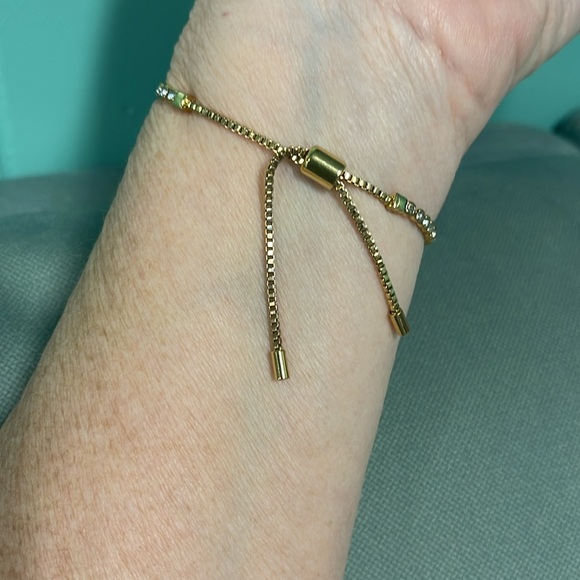 GOLD TONE DAINTY CLEAR CRYSTAL SLIDING ADJUSTABLE TENNIS BRACELET 6-7 INCH WRIST - Picture 4 of 7